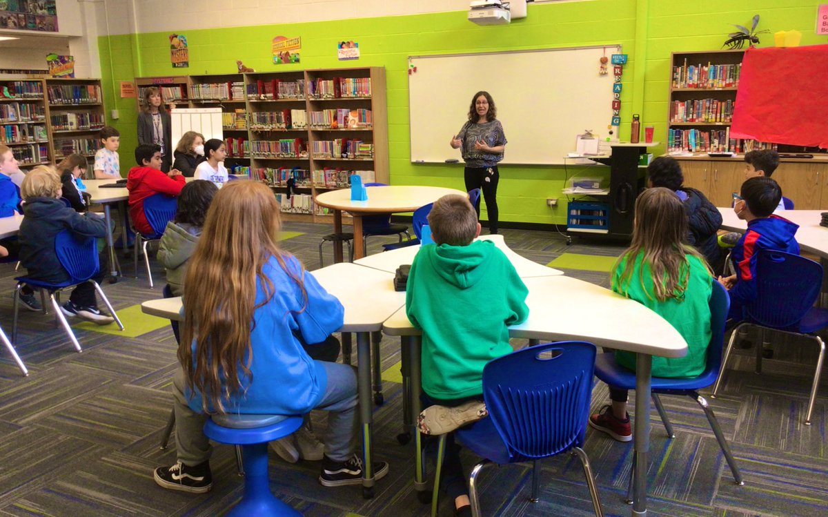 msfunksclass's tweet photo. Battle Teams Assemble! The Battle of the Books has begun! #library @PHSD23 @D23Sullivan #Proud2BD23 #battleofthebooks https://t.co/Wrf2tMjBjS