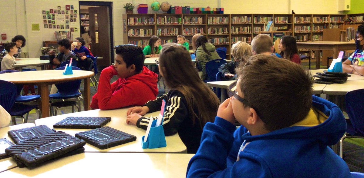 msfunksclass's tweet photo. Battle Teams Assemble! The Battle of the Books has begun! #library @PHSD23 @D23Sullivan #Proud2BD23 #battleofthebooks https://t.co/Wrf2tMjBjS