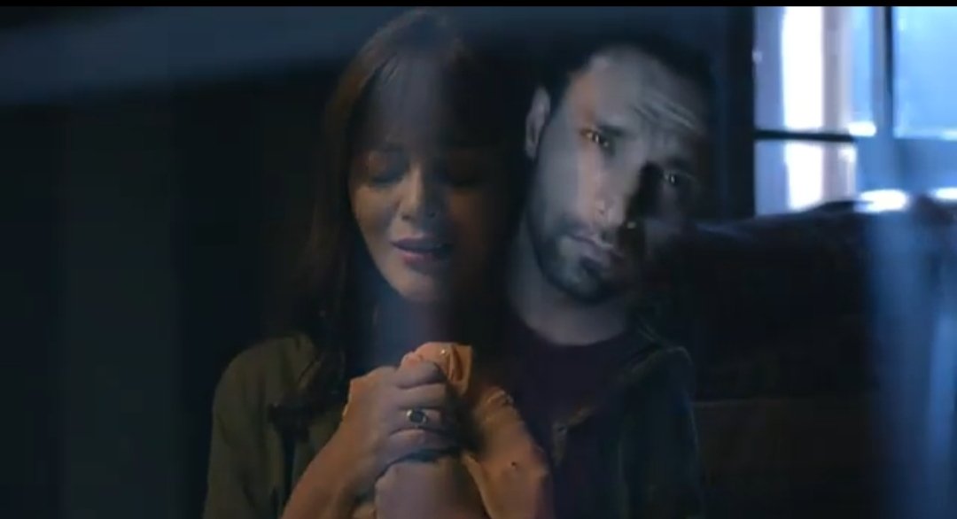 Fandom021314's tweet photo. She could sense his presence around wanting to meet him..
Tat"I Miss U"was intense,filled wid Love,longing n pain
He too wished to hug her tight n soothe his Heart tat went through separation bt is bounded by duty,looking at her frm a dist..
MORAN REUNION
#MoRan #ZiddiDilMaaneNa https://t.co/HHUHNTGnSJ