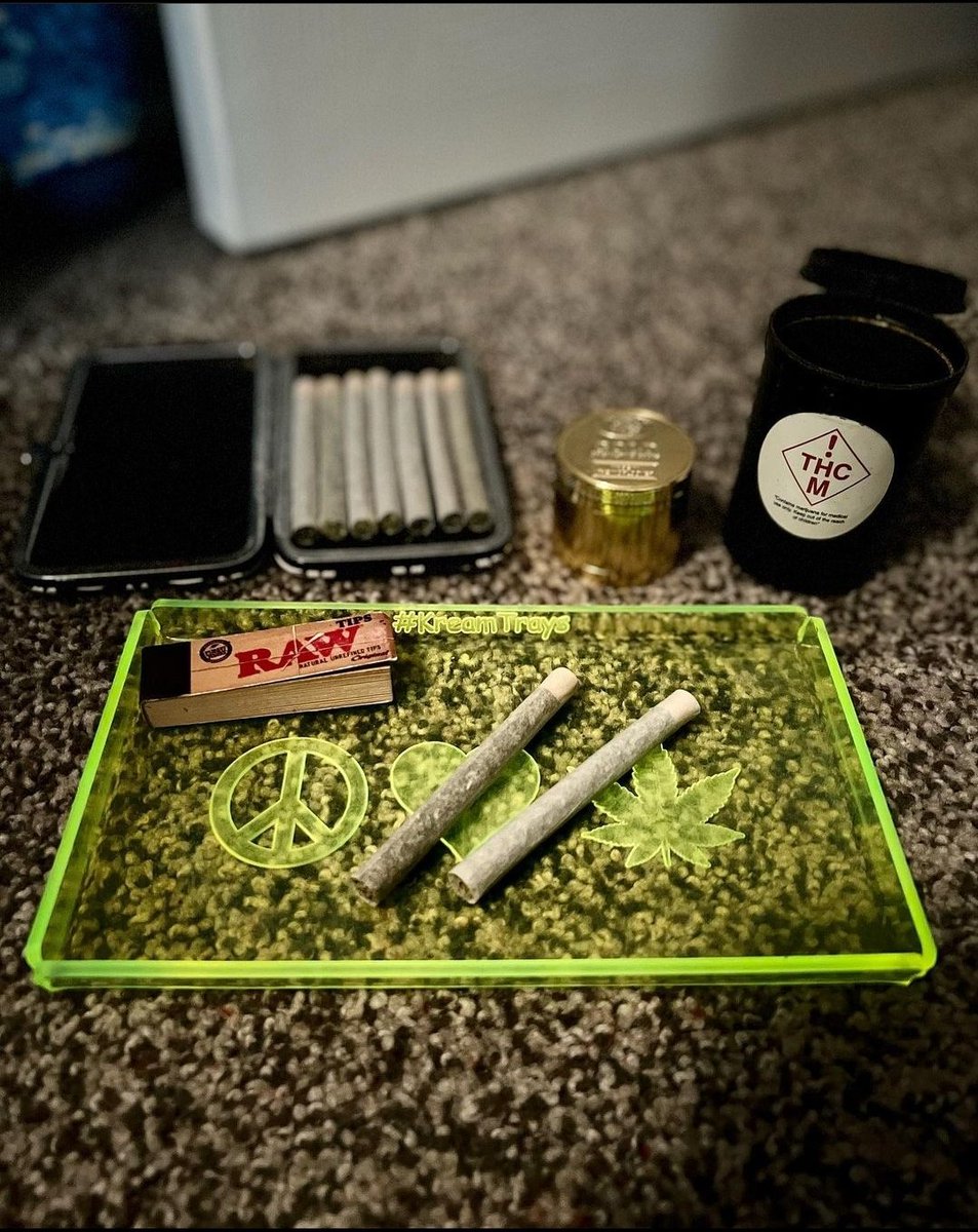 KreamTrays's tweet photo. #KreamTrays #CustomRollingTray #Customglowtray https://t.co/WH2LkyKqUU