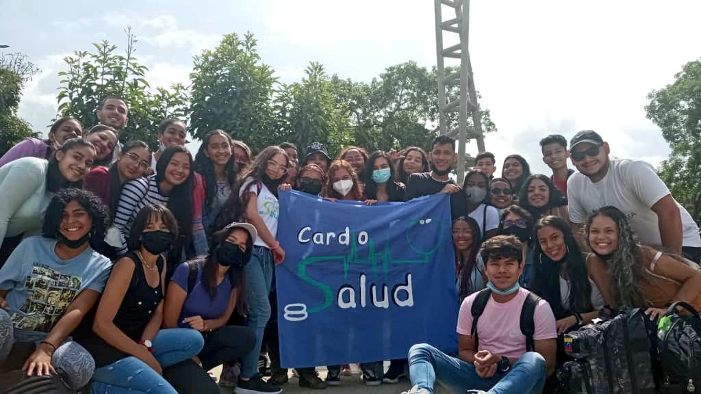 Sentir_UCVista's tweet photo. #AlMomento | Miembros del CE de la Escuela de #Enfermería #UCV se encuentran dando un recorrido por nuestro campus central a los alumnos de nuevo ingreso. Poco a poco retornamos a nuestro espacios y transmitimos el #SentirUCVISTA que nos caracteriza 💪🏻❤️
@Cardiosalud_ucv https://t.co/NvNkRPBlgJ