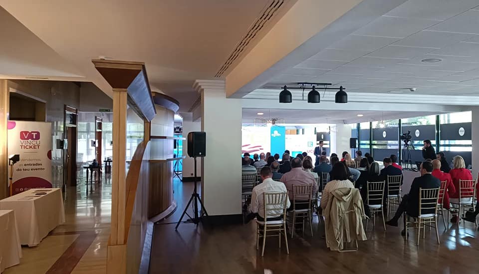 vincusys's tweet photo. Hoy estamos en el III Congreso Inmobiliario de Galicia, organizado por #Agalin, que acaba de arrancar su jornada exclusiva para socios. Un honor ser su partner de #marketing y un placer aportar nuestro granito de arena como patrocinadores.
🥂🍾 ¡Por muchos congresos más!🥂🍾 https://t.co/cSkAN7tUTL