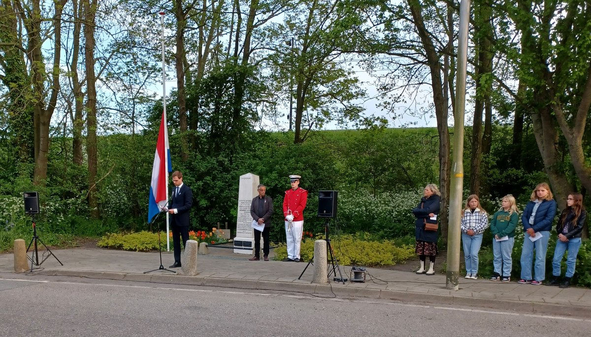John van den Berg tweet media