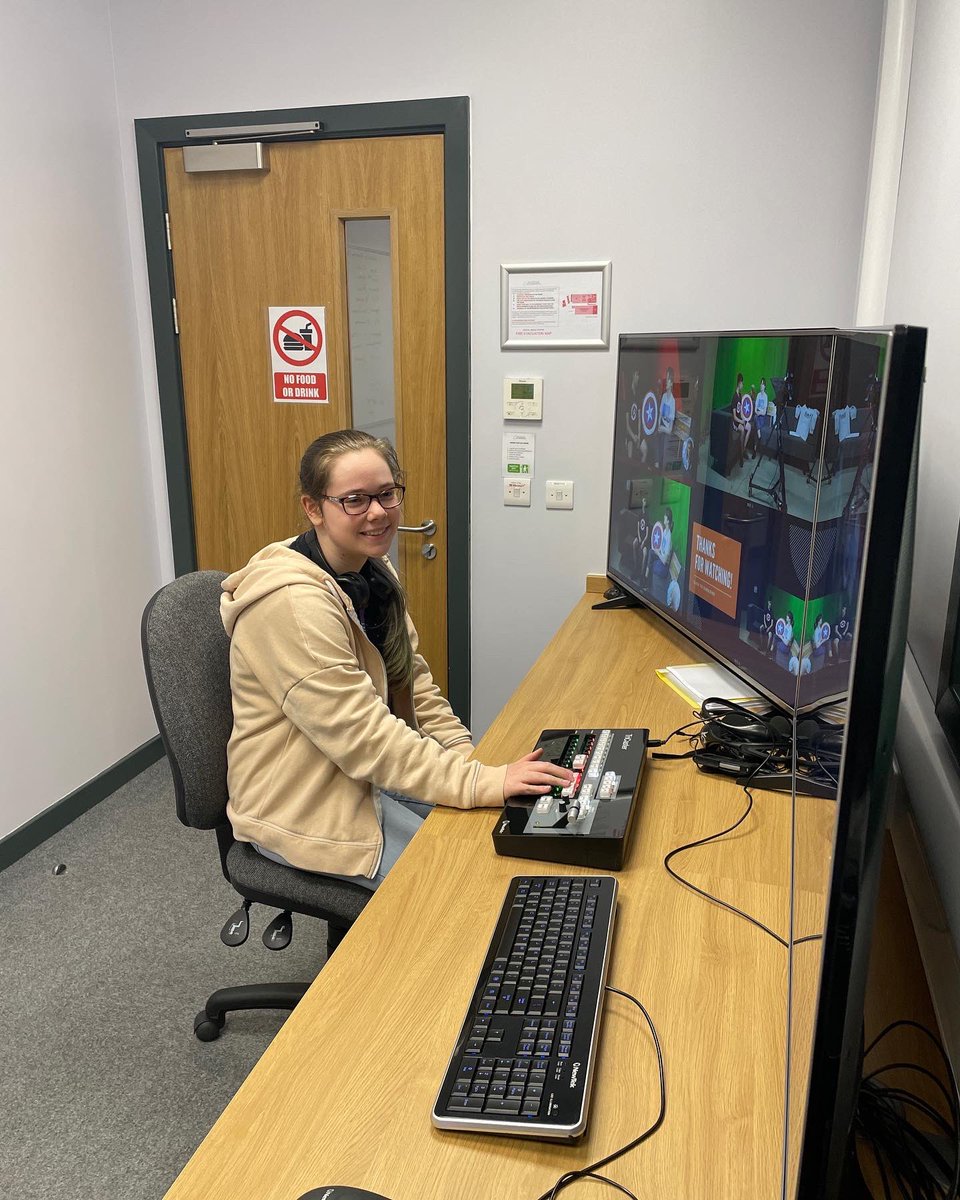 gary_rose's tweet photo. More new faces to #DSFCTVStudioClub! Welcome to the team Lucy! Excellent debut as #visionmixer!
#TVStudioClub
#CDMPTV #DSFCTVStudio
#BTEC @pearsonbtec #BTECCDMP #multicam #multicamera #Tricaster #tvstudio #NewTek #DSFCTVStudioClub https://t.co/sXxnxMinST