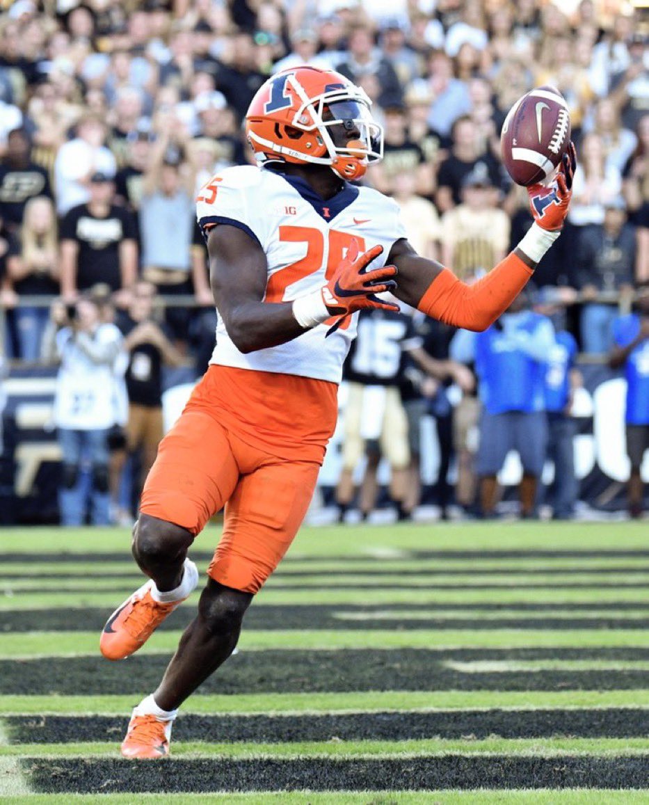 james_little_iv's tweet photo. Extremely Blessed and Honored to receive my first D1 Offer from the University of Illinois🧡 #agtg #earnednotgiven #yourfavoriteDBsfavoriteDB @AaronHenry7 @IlliniFootball @DunbarFootball https://t.co/YwnMsTx4CG
