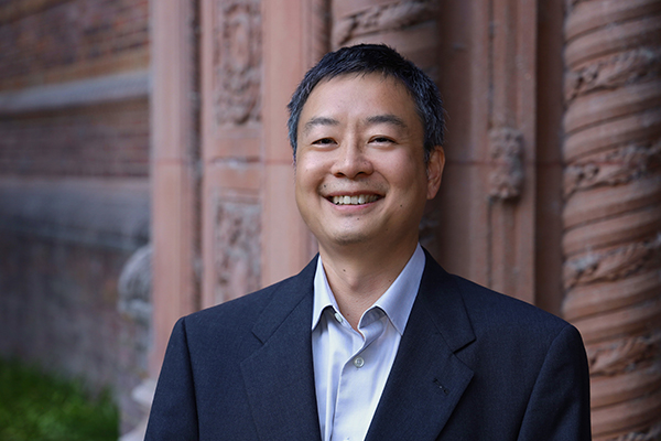 OEMBA's tweet photo. Ye Feng, MBA '22, has a new role at a new organization. He is now a senior technical director of process analytics at @intel. Way to go, Ye! 💚💛🦆💚💛🦆

#OEMBAproud #class36 #careerjourney #OregonExecutiveMBA #EMBA #Portland #MBA #Oregon https://t.co/fttXc3mxwV
