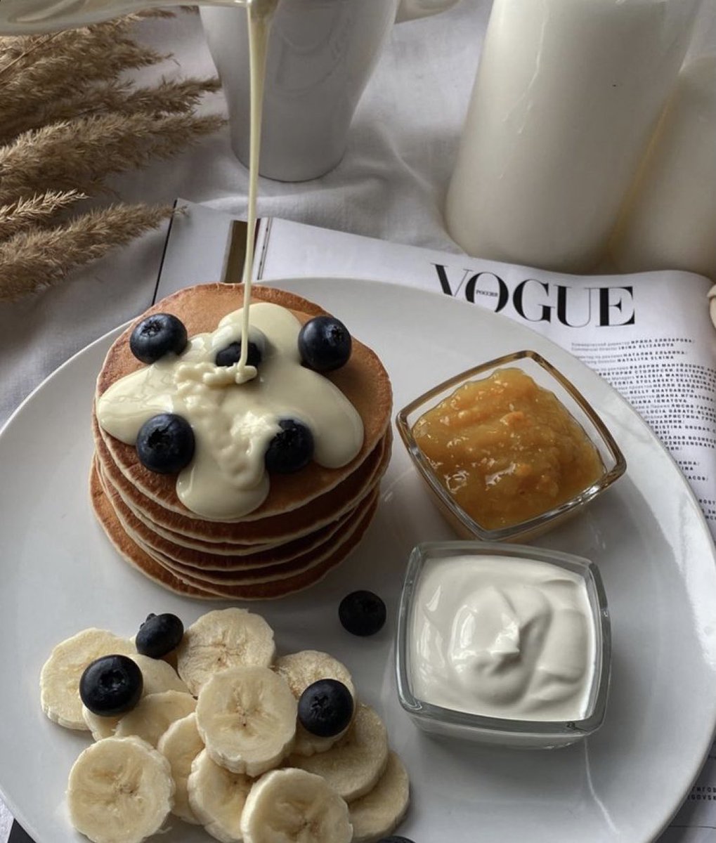 chanelkake's tweet photo. blueberry pancakes ♡ https://t.co/yUYUY6HDqj