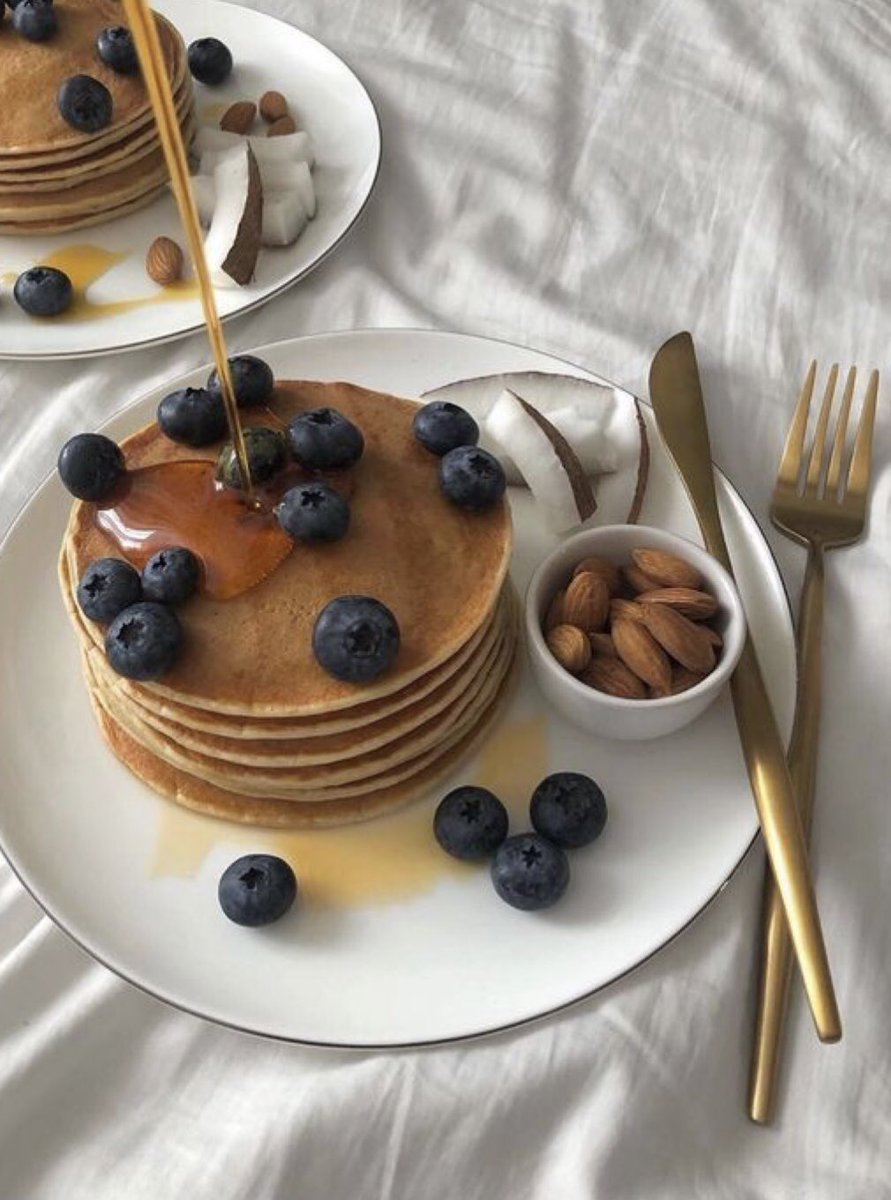 chanelkake's tweet photo. blueberry pancakes ♡ https://t.co/yUYUY6HDqj