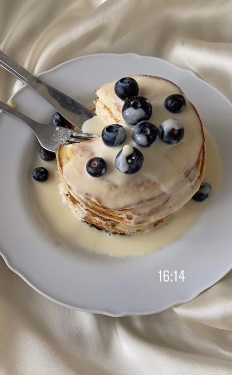chanelkake's tweet photo. blueberry pancakes ♡ https://t.co/yUYUY6HDqj