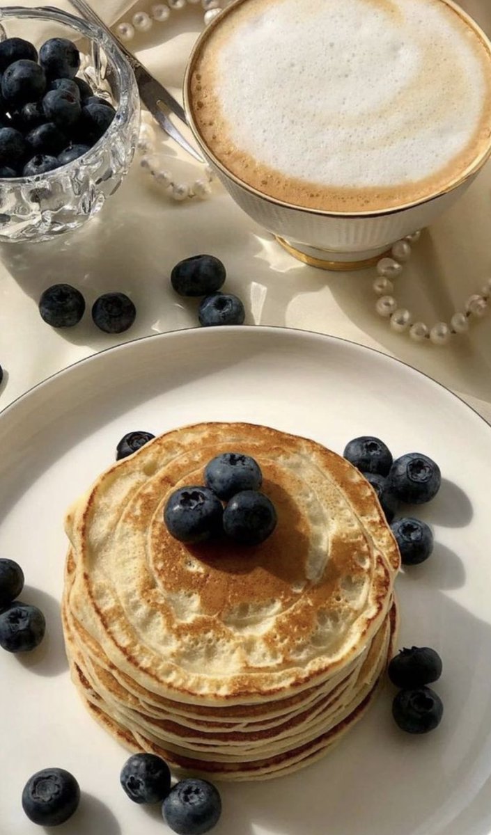 chanelkake's tweet photo. blueberry pancakes ♡ https://t.co/yUYUY6HDqj