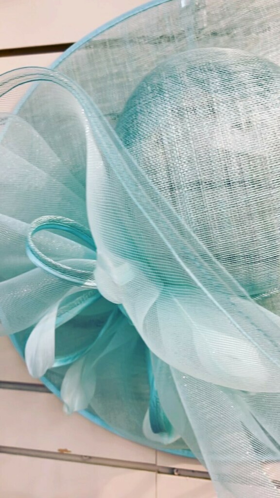 AmberMarieAndCo's tweet photo. 🌹KENTUCKY DERBY HATS!🏇
Who has a party but hasn’t found the perfect hat? Stop by and see AMC!!🏇🌹🏆 91st&amp;Yale 
#kentuckyderby #derbyhat  #horseraces #forthewin #derbyattire  #wardrobe https://t.co/NY4nS3eMdi https://t.co/Doa71VLK7V