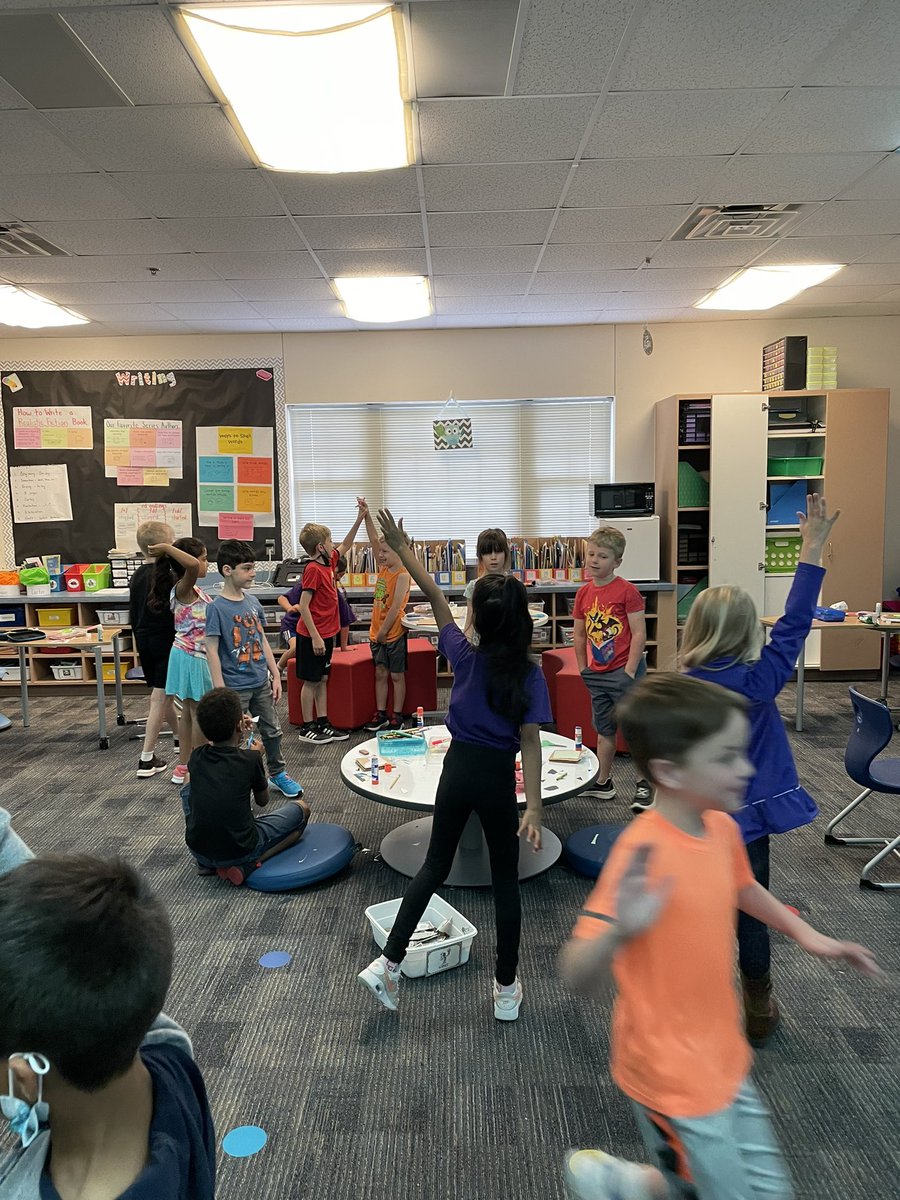 olin_kayla's tweet photo. Using hand up pair up to share our ideas for writing! #sparksspringtraining @edtechsavy @C_E_Dellinger https://t.co/lLkXTv69oW
