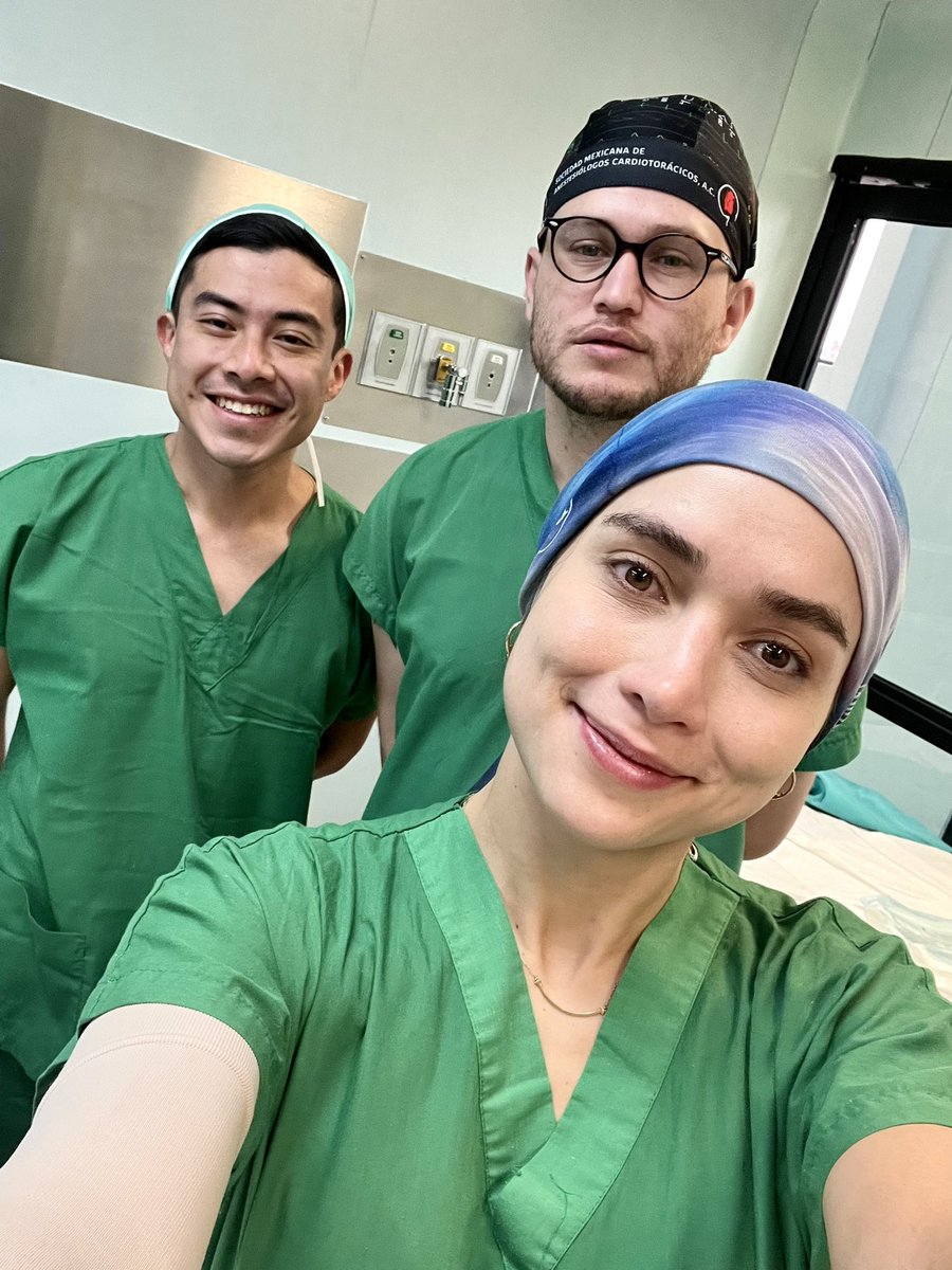bellini_md's tweet photo. 5 de Mayo en quirófano con mis favoritos 🖤 #anestesiacardiovascular https://t.co/63buWsPv4Y