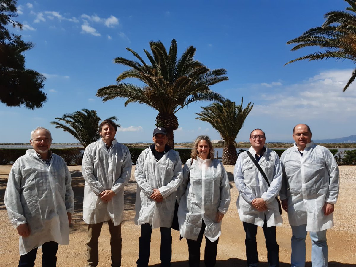 PatronalCecot's tweet photo. Els membres del Club Cecot d'Innovació i Tecnologia han pogut conèixer com #Infosa, mitjançant un procés extractiu-productiu tan tradicional com el de "collir sal" a través d'un sistema de basses d'evaporació, complementa amb automatització els processos d'elaboració i envasat. https://t.co/gnh1X5JOTJ