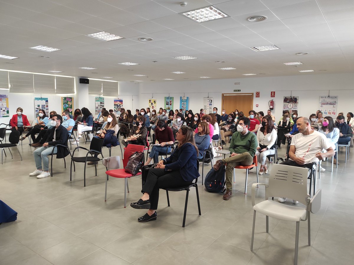 Disfrutamos de la Feria del Plurilinguismo en Montilla. Los centros bilingües de Córdoba muestran sus buenas prácticas. #docentesllenosdeideas
#plurilingüismo
#Formacionprofesorado