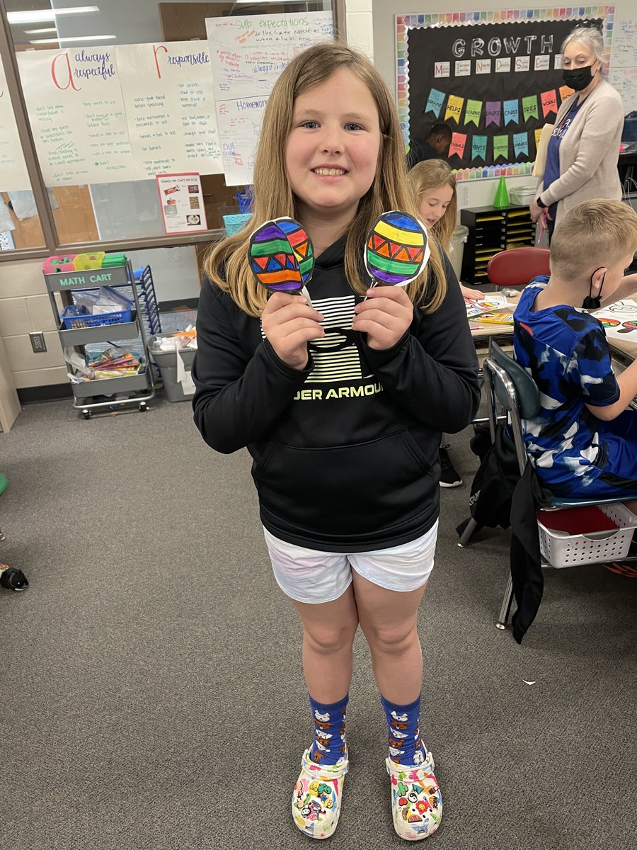 MrsJ_3rdGrade's tweet photo. Learning about and celebrating Cinco De Mayo with an @edpuzzle and division/3D maracas! https://t.co/J8jKAOgkTO