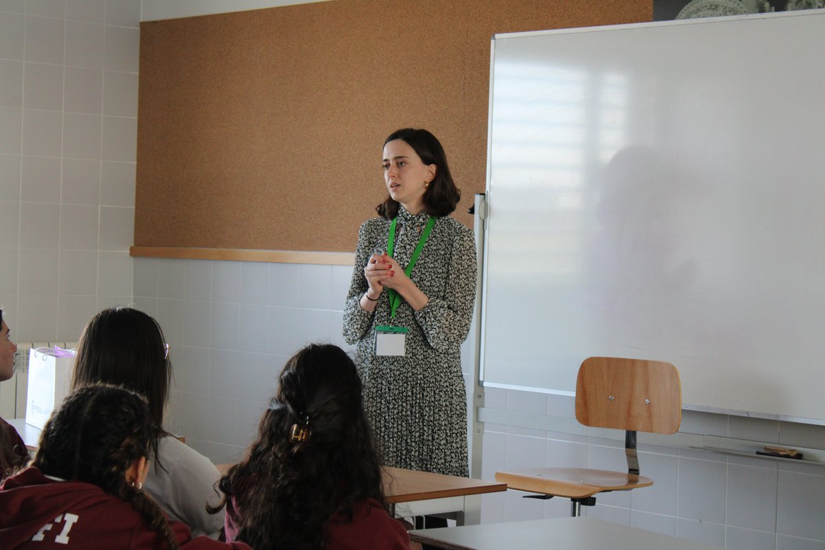 FOSSA_AdAstra's tweet photo. Last Tuesday. April 26, 2022, our engineer, Beatriz Serrano, participated in the Professional Orientation Day of the @colesanignacio (Torrelodones, Madrid), a meeting the school celebrates every year to help in the academic and professional orientation of the students. https://t.co/rnlcmvQYO4