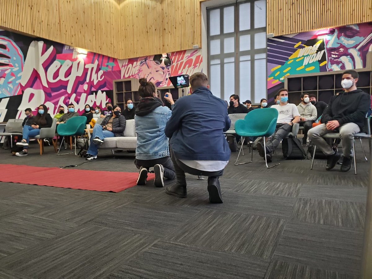 Dacuscom's tweet image. ¡Jueves, cámara y acción! "Detrás de cámaras con el equipo Dacus"

#amamosloquehacemos #videoclip #grabación #equipodetrabajo #dacuscomunicaciones #agenciacreativa #trabajoenequipo