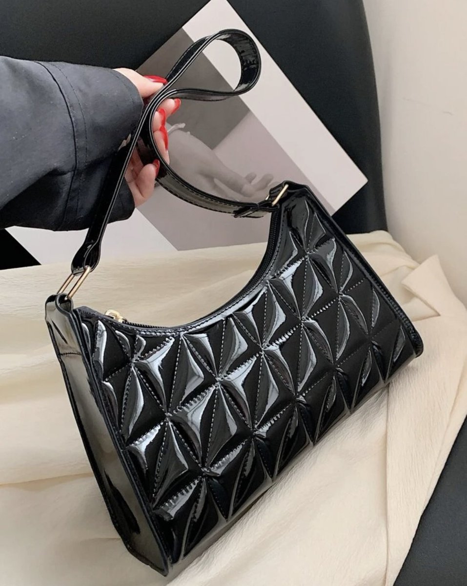 Highlight1Store's tweet photo. كل الشنط الفي الثريد ده سعرها 4,000sdg🔥🔥🔥 https://t.co/CGRmHacWca