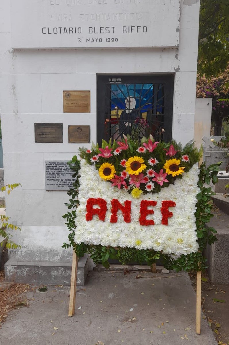 anefchile's tweet image. #79AniversarioANEF | Hace 79 años Clotario Blest Riffo fundó la Agrupación Nacional de Empleados Fiscales (5 mayo de 1943). Por ello, fuimos al Cementerio General de Santiago para rendirle un humilde y sentido homenaje.
#ANEF