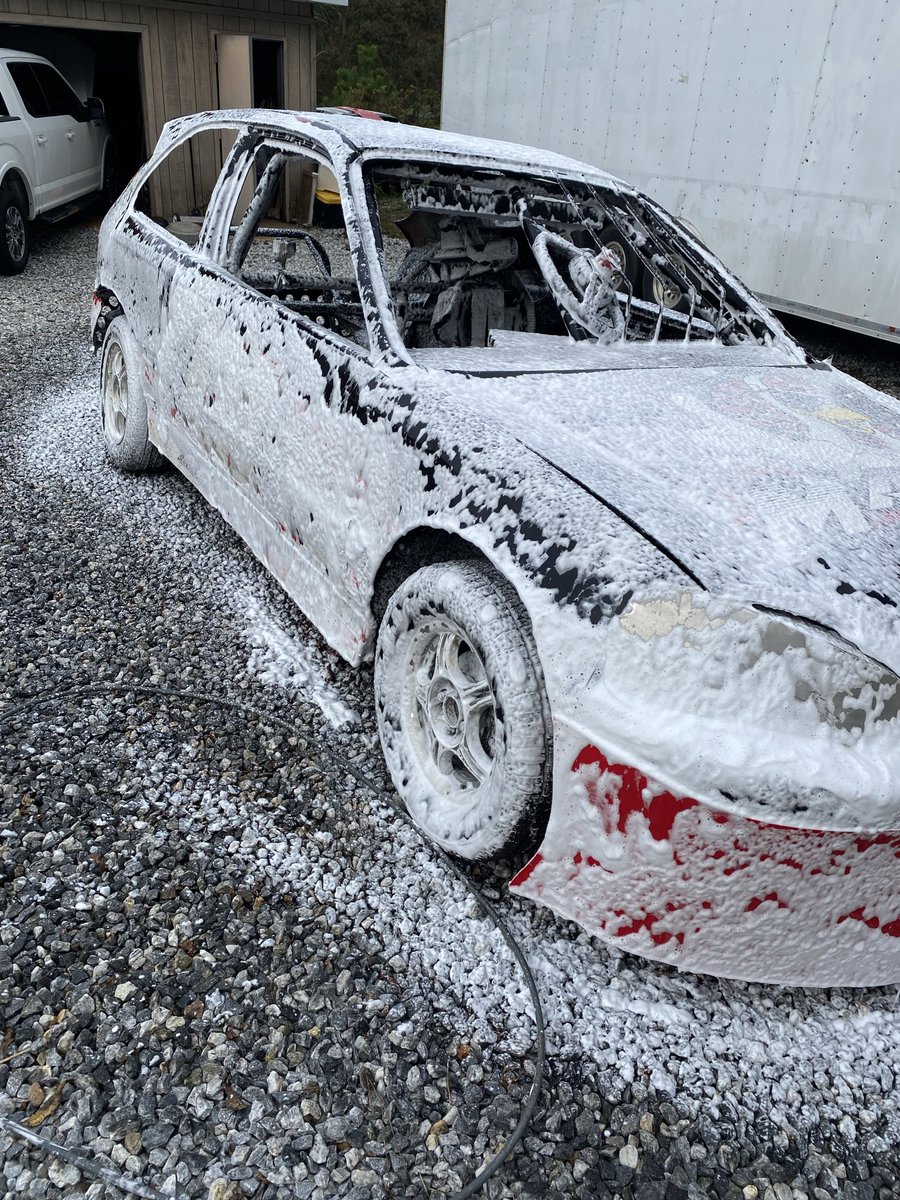 JoshAdkins_1's tweet photo. Got to get this hot rod clean and back in the shop #Honda #hatchback #hondacivichatchhback #scdra https://t.co/KR5usRlkfa