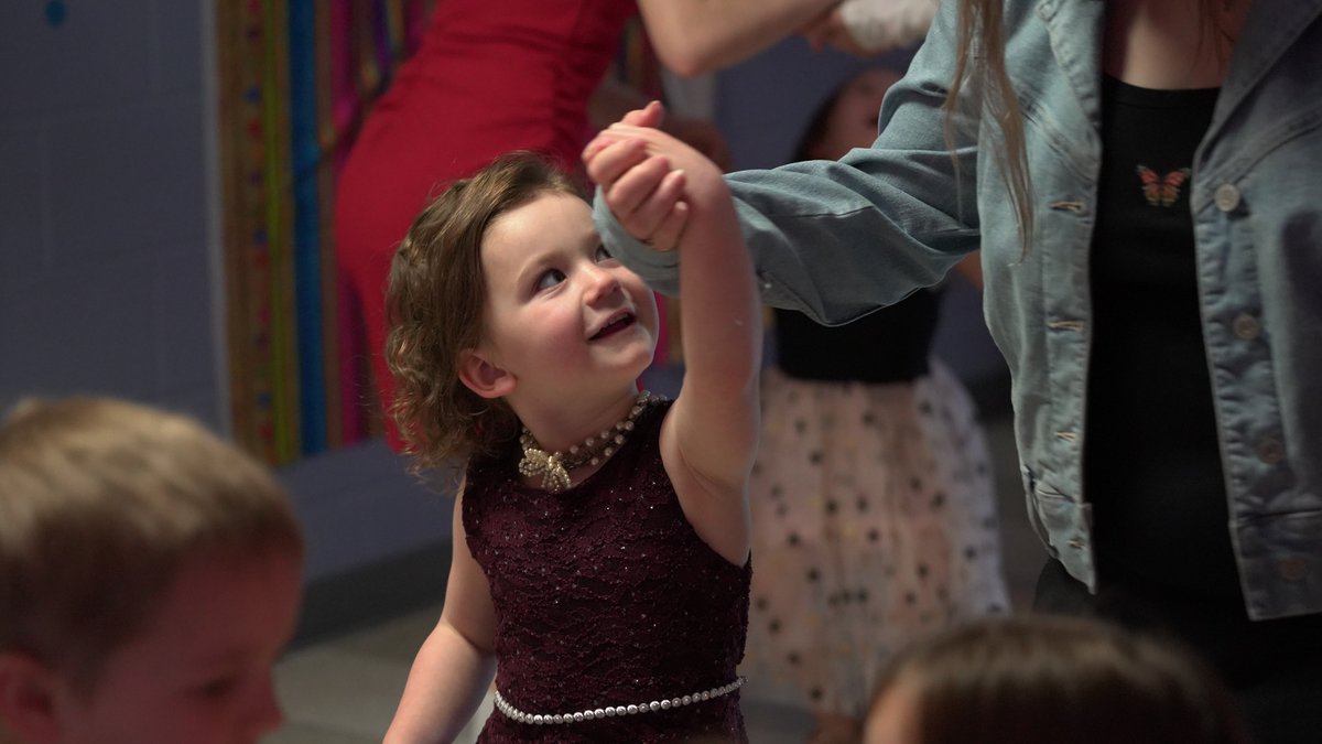 ✅ Great tunes
✅ Bubble machine
✅ Disco ball
Pre-School Prom is underway! We are incredibly proud of Ms. Harrington and her students for making this class special!