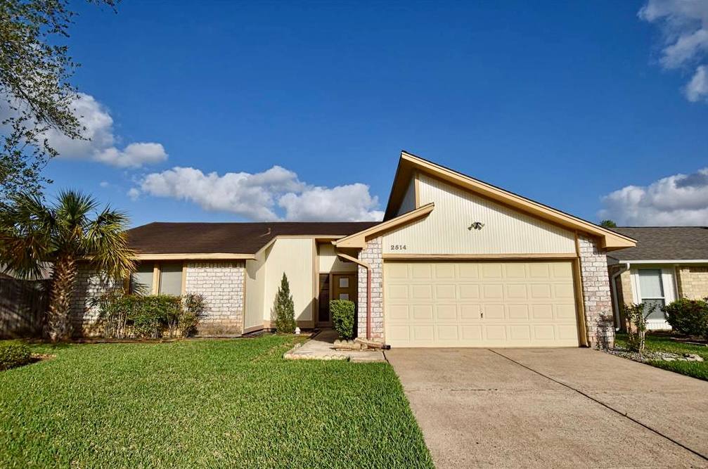 elevatustx's tweet photo. Congratulations to @yourhoustonliving for helping her clients lease their new home! Closed and signed within 24 hrs in this crazy market! 
#justleased  #closingday #houstonrealestate
#houstonrealtor® #leased #leasedit #elevatustx #insurancewithwendy https://t.co/fuQ8krVYGc