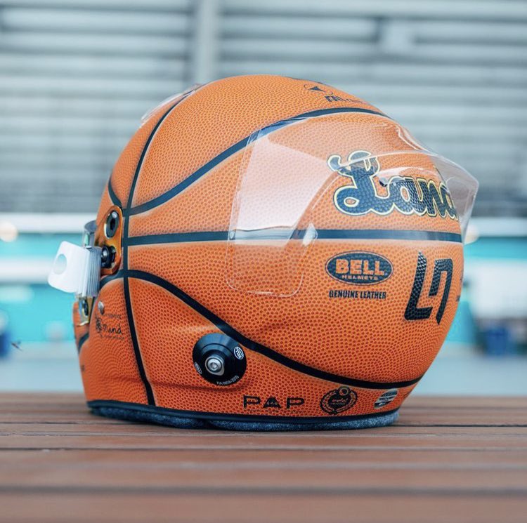 SideBySidecast's tweet photo. Aproveitando que o carro já quica, nada melhor que uma bola de basquete pra ver se faz uns 3 pontos, né? 😏

#Lando #Norris #MiamiGP #F1 https://t.co/qpe8ugpZLF