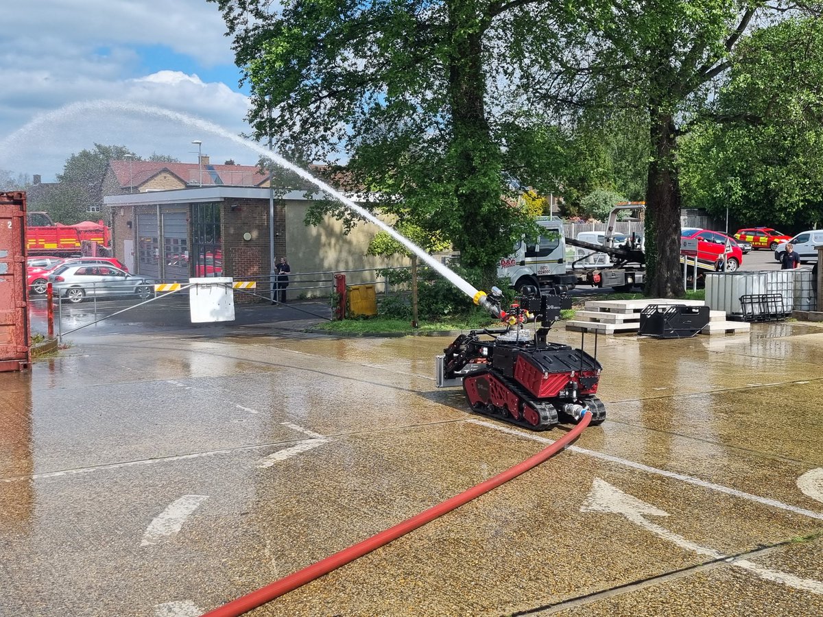 GoslingFire's tweet photo. Interesting day today, looking at #firefighter technology with regional partners and @SharkRobotics. https://t.co/xBQQwvUQmd