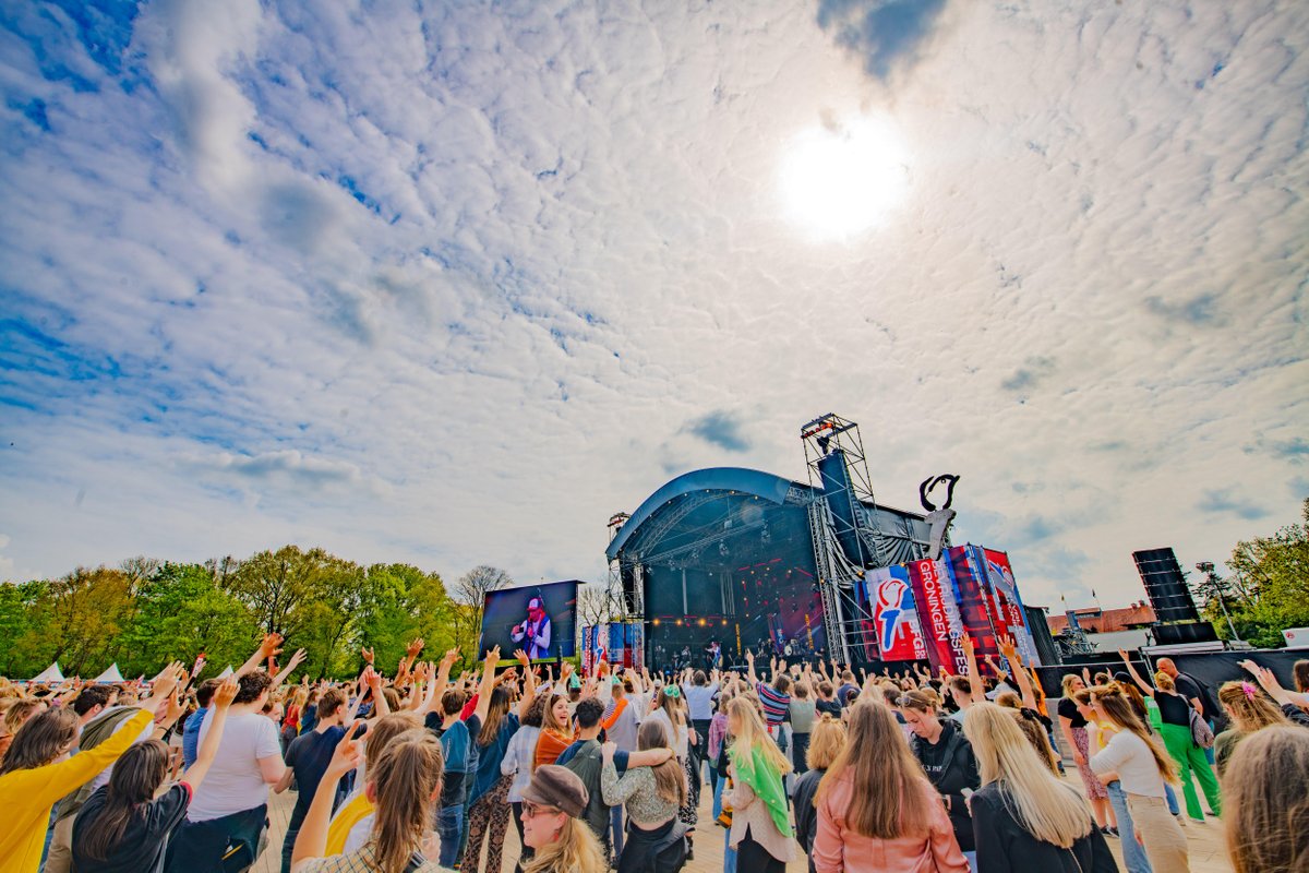 OH YES! We zijn in volle gang ☀️ Wat een mensen, wat een blijheid, wat een feest! 💃 Wij dansen nog even door op de vrijheid! 🎉