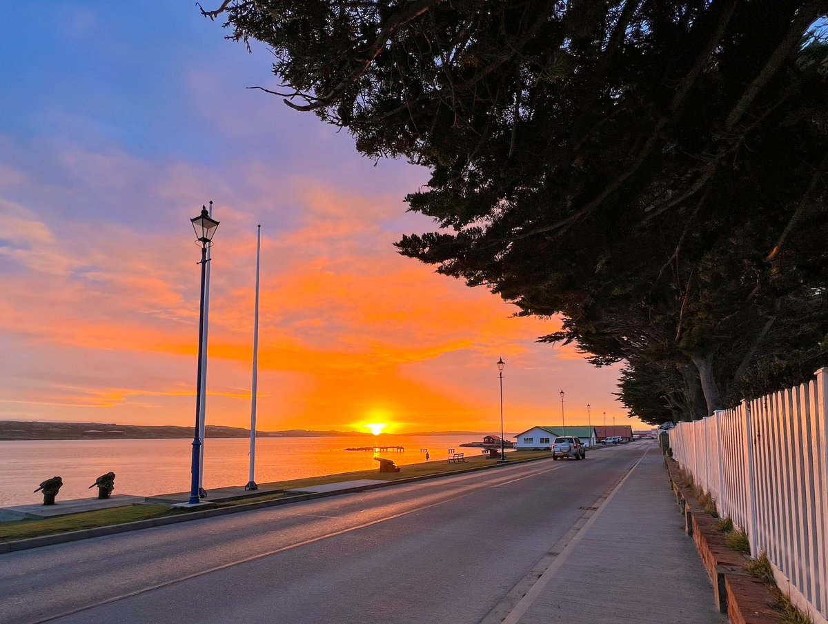 amylou2114's tweet photo. Just another stunning #sunrise in the #falklandislands #bucketlistdestination 
#orangesky https://t.co/Eq0mKrweAG