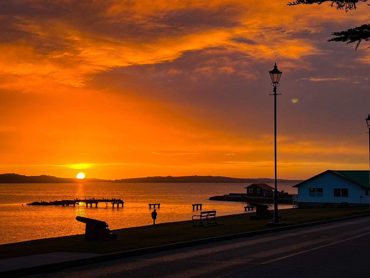 amylou2114's tweet photo. Just another stunning #sunrise in the #falklandislands #bucketlistdestination 
#orangesky https://t.co/Eq0mKrweAG