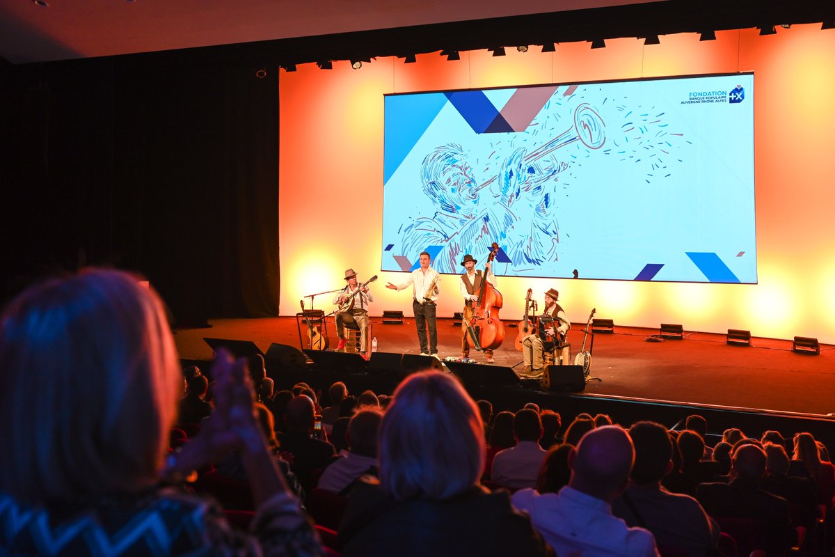 Assemblée Générale de BPAURA 🤝

Vous étiez 250 sociétaires de BPAURA à nous retrouver hier soir lors de l’Assemblée Générale de votre banque à Saint Etienne.😉

Vous n’êtes pas encore sociétaire ? => banquepopulaire.fr/bpaura/societa… ✍️