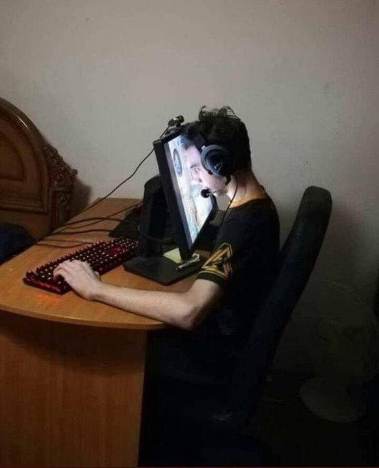 Snoowve's tweet photo. Les mecs sur valorant qui jouent double shorty dans la lampe @malekCSGO https://t.co/TioK83AXJ9