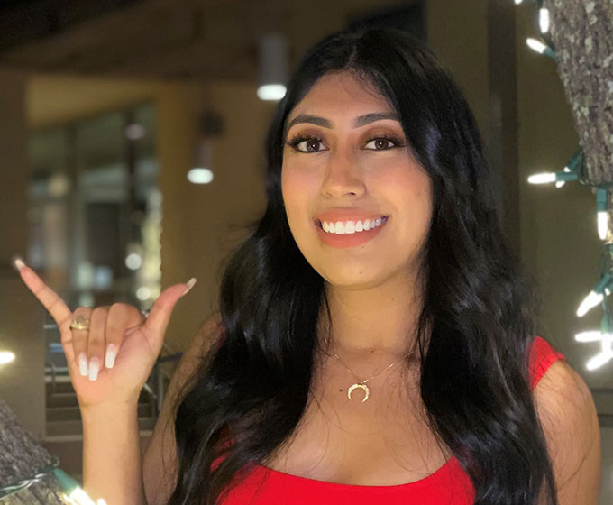 UTSAnewsroom's tweet image. UTSA public administration and policy graduate Sandra Bustamante is using her personal experiences to evoke change and better serve others. Learn about her passion to be a social service policymaker: bit.ly/3Fl8Fq1

#UTSA #UTSAGrad22 @HCaPUTSA @Sandrizzle20