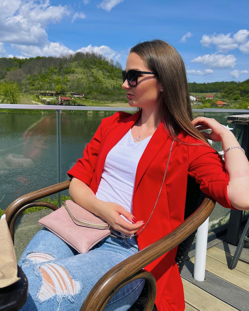 iulia_dalina's tweet photo. Oh hi.😅 I haven't posted anything on Twitter in such a long time.. I hope you're doing well, enjoying life and still buying $EGLD , because as you can see this is what I’m doing and it feels great. #cryptocurrency #EGLD #life https://t.co/zMZHoRELw7