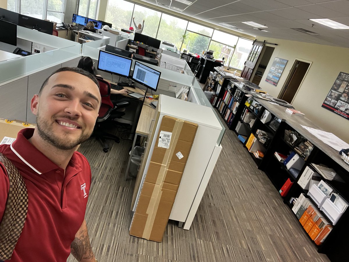 bryanwrotenatt's tweet photo. The sun is shining! The weather is beautiful! GET OUT &amp; SEE THE PEOPLE FOR #SmallBusinessWeek ⭐️ Here at AT&amp;T for Business we show the same Love no matter the size of your business❕Baglivo Associates is one of many that make a HUGE difference in our community! #ThankYou 🌐 https://t.co/rvuZqCaqHw