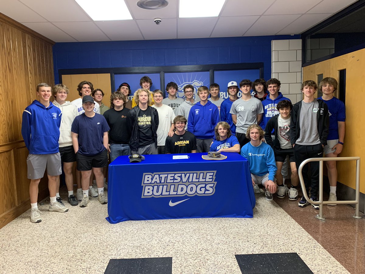 Zwade_91's tweet photo. Feels good to put pen to paper!! @AdrianBaseball @BatesvilleBB @IE_Baseball @IndianaNitro https://t.co/gt8KkTpPrd