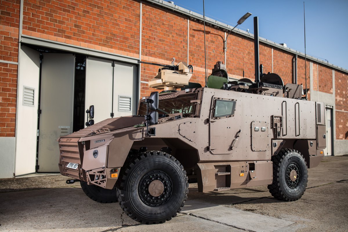 KNDS_France's tweet photo. Le GME regroupant Nexter et Texelis a livré les premiers #SERVAL au ministère des Armées, @Armees_Gouv. 70 véhicules seront livrés d’ici fin 2022, pour un total de 364 SERVAL commandés à ce jour par la @DGA au profit de l’@armeedeterre. Pour plus d'infos➡️https://t.co/gVEuZCZHsB https://t.co/HMUyjLOLWp