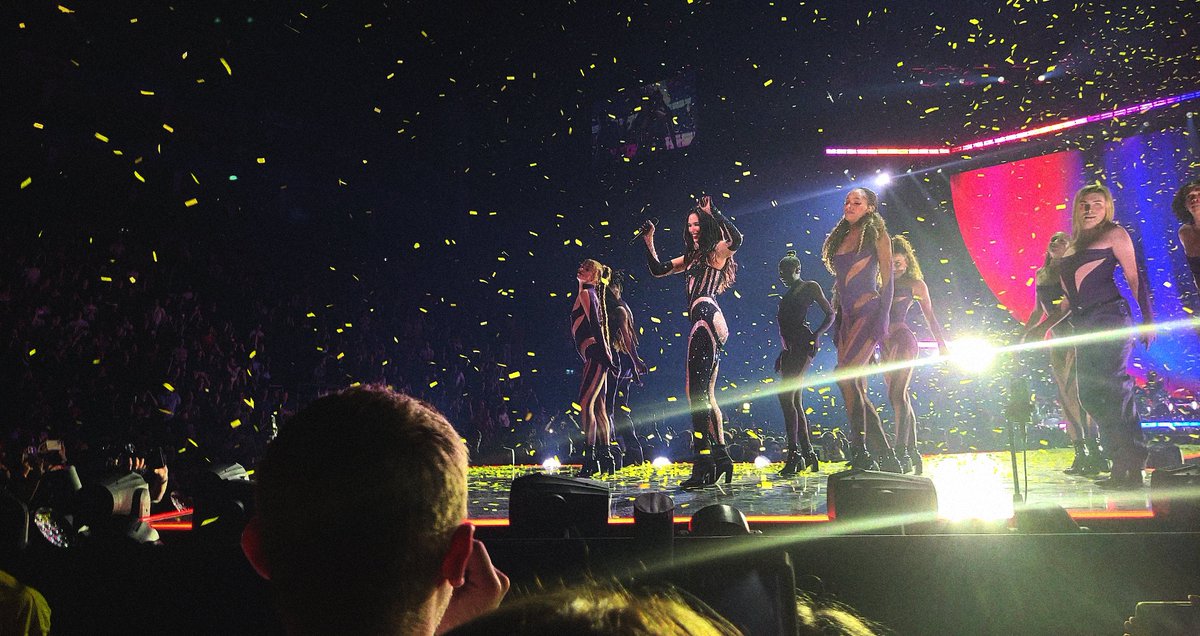 futuremysterye's tweet photo. Take me back this instant... #FutureNostalgiaTour #FNTourO2 https://t.co/ycNTfNtJKI