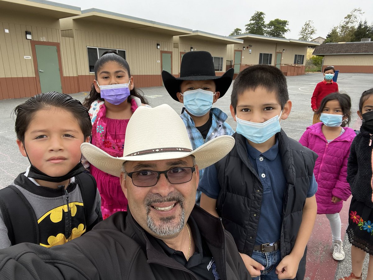 Western Wear Spirit Day with our. Definitely time for a boot pic, and a selfie with our littles. #alisalstrong #alisalfuerte #VRBStrong.