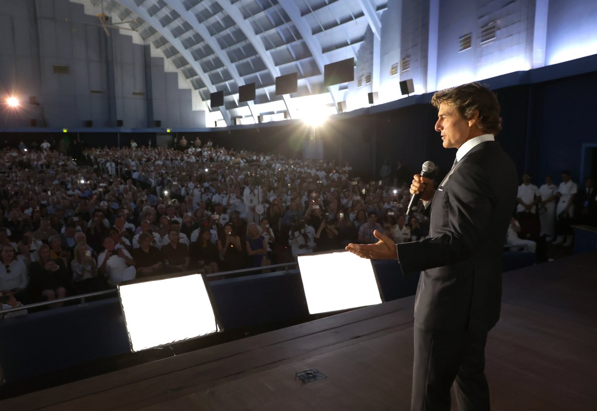 Tom Cruise tweet media