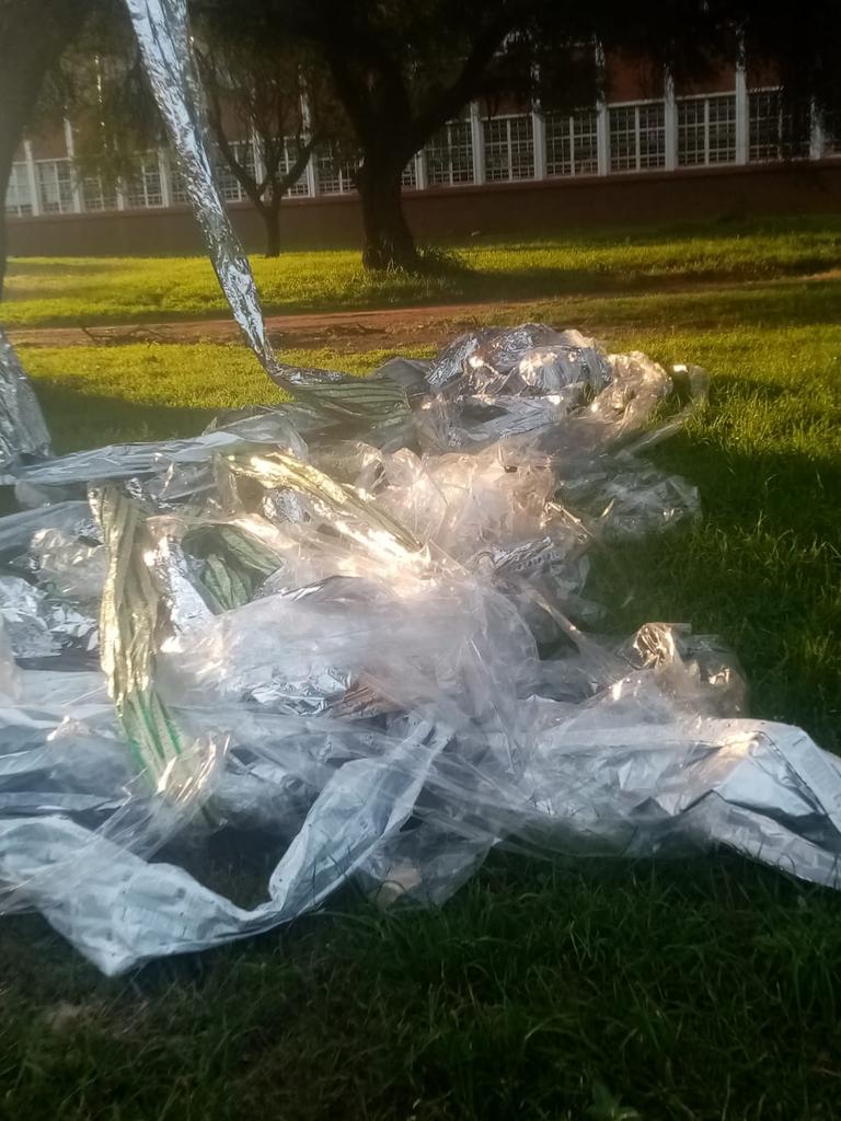 CityPowerJhb's tweet image. #OutageUpdate #Sebenza
Protection team detected the fault about 7kM away from the substation. They found this wrapping plastic hanging on the transmission lines. 
Team just finished removing it and we will try to restore. 
We apologise for the inconvenience.