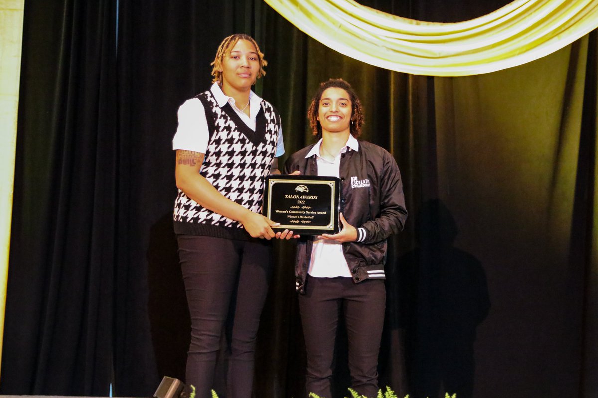 SouthernMissWBB's tweet photo. 𝗧𝗮𝗹𝗼𝗻 𝗔𝘄𝗮𝗿𝗱𝘀 𝟮𝟬𝟮𝟮 🦅

Thanks to our friends, @saac_usm2017, for putting on a great event for our student-athletes last night! 

#SMTTT https://t.co/b5xBOlQKuq