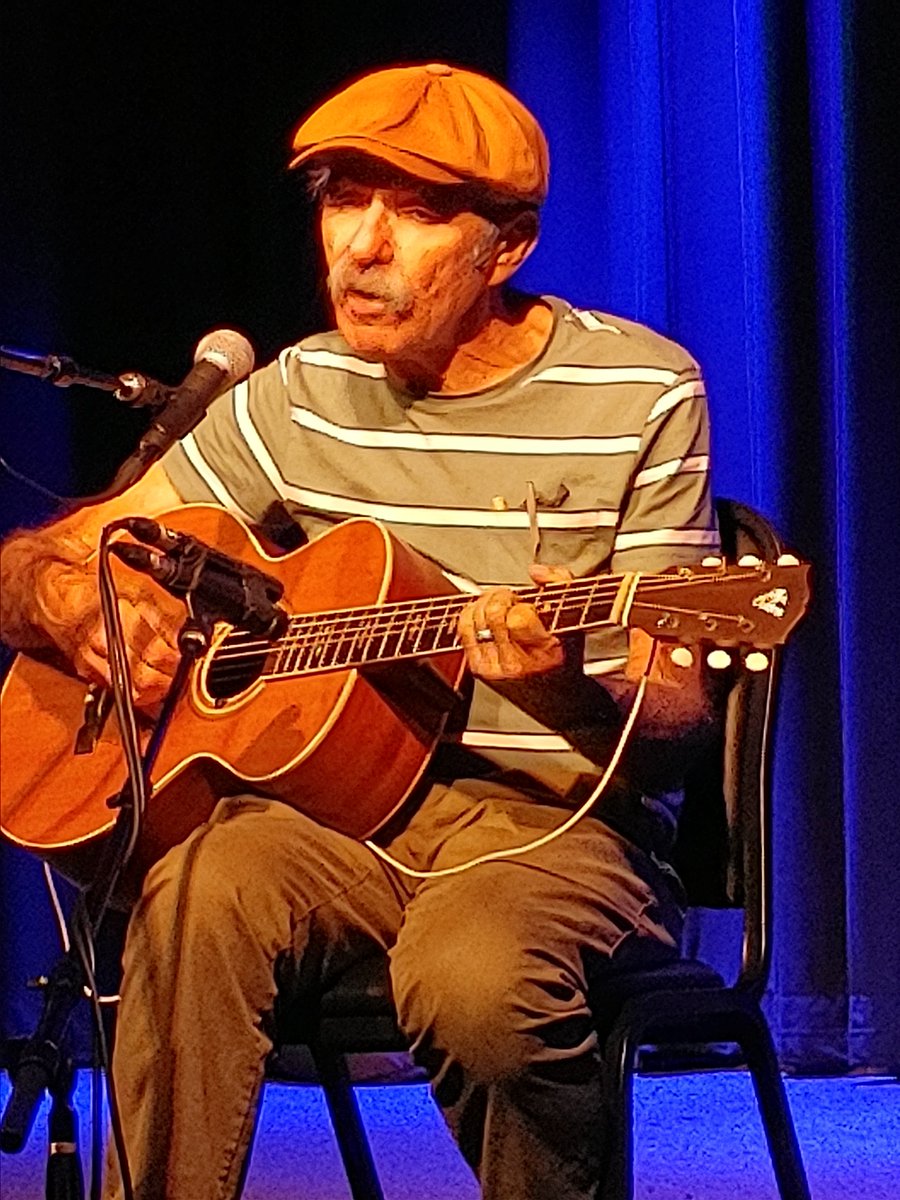 Here's a review of the great Roy Book Binder show at The Tin Pan!

professorjohnnyp.blogspot.com/2022/05/roy-bo…