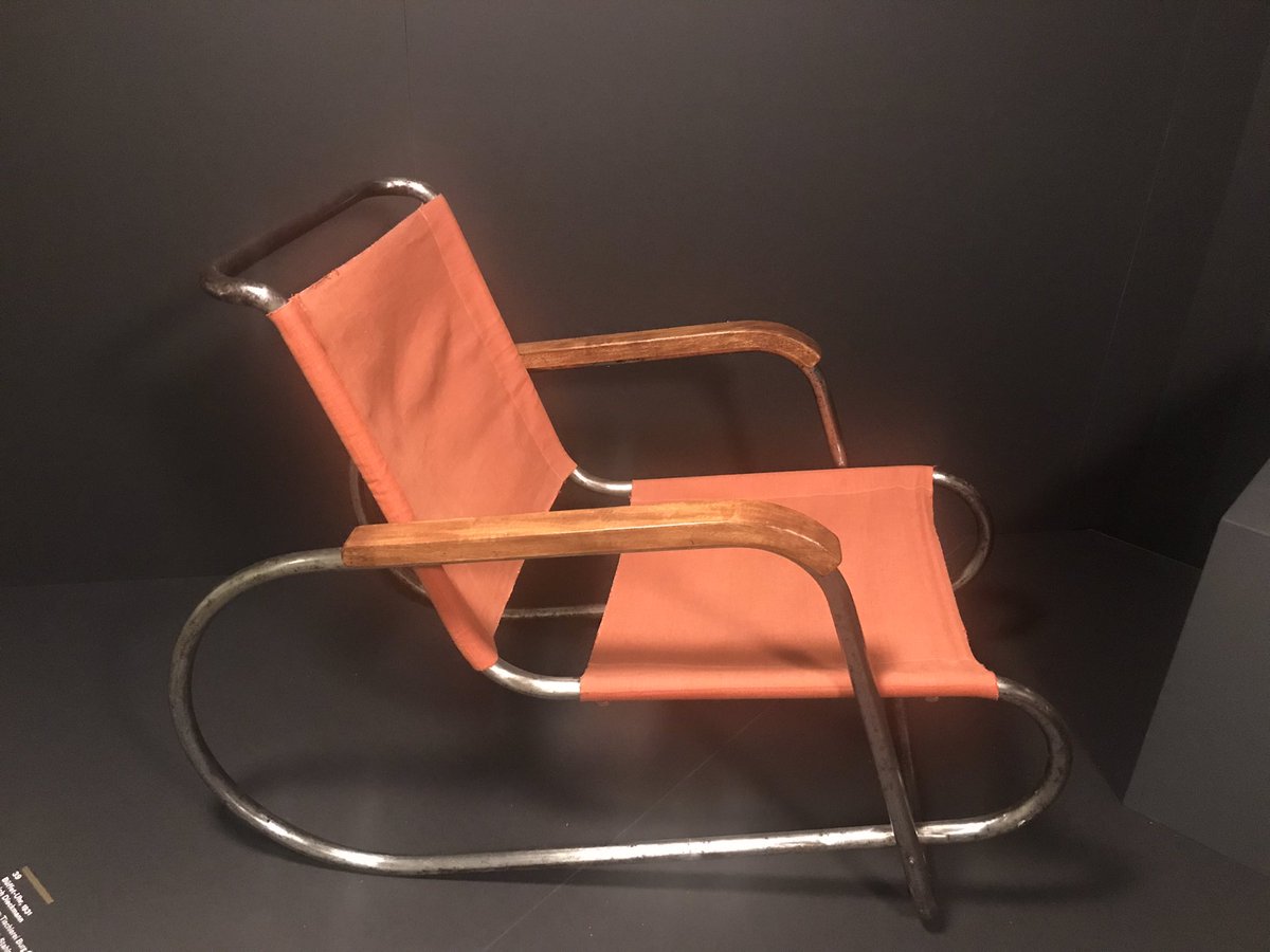 BursianManon's tweet photo. Erich Dieckmann ab morgen im Kunstgewerbemuseum Berlin entdecken ❤️#bauhausforever https://t.co/ujZ1VdloxA