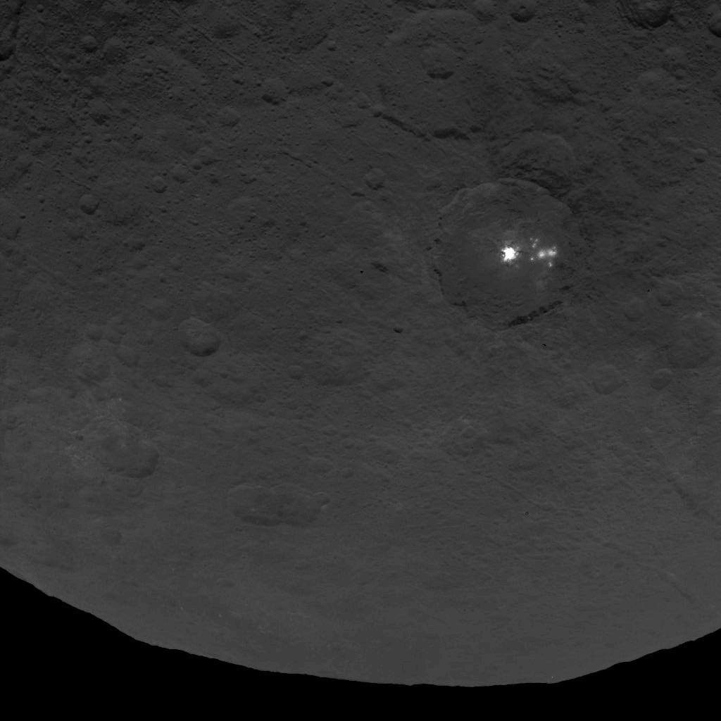 PlanetologyHU's tweet photo. 🇭🇺
#cerealia #vinaliafacula #ceres #occator
A Cerealia és Vinalia Facula nevű világos foltok a Ceres törpebolygó Occator kráterében
Forrás: NASA/JPL-Caltech/UCLA/MPS/DLR/IDA
🇬🇧
Bright spots called Cerealia and Vinalia Facula in the Occator crater of the dwarf planet Ceres https://t.co/eCCq2G9drp