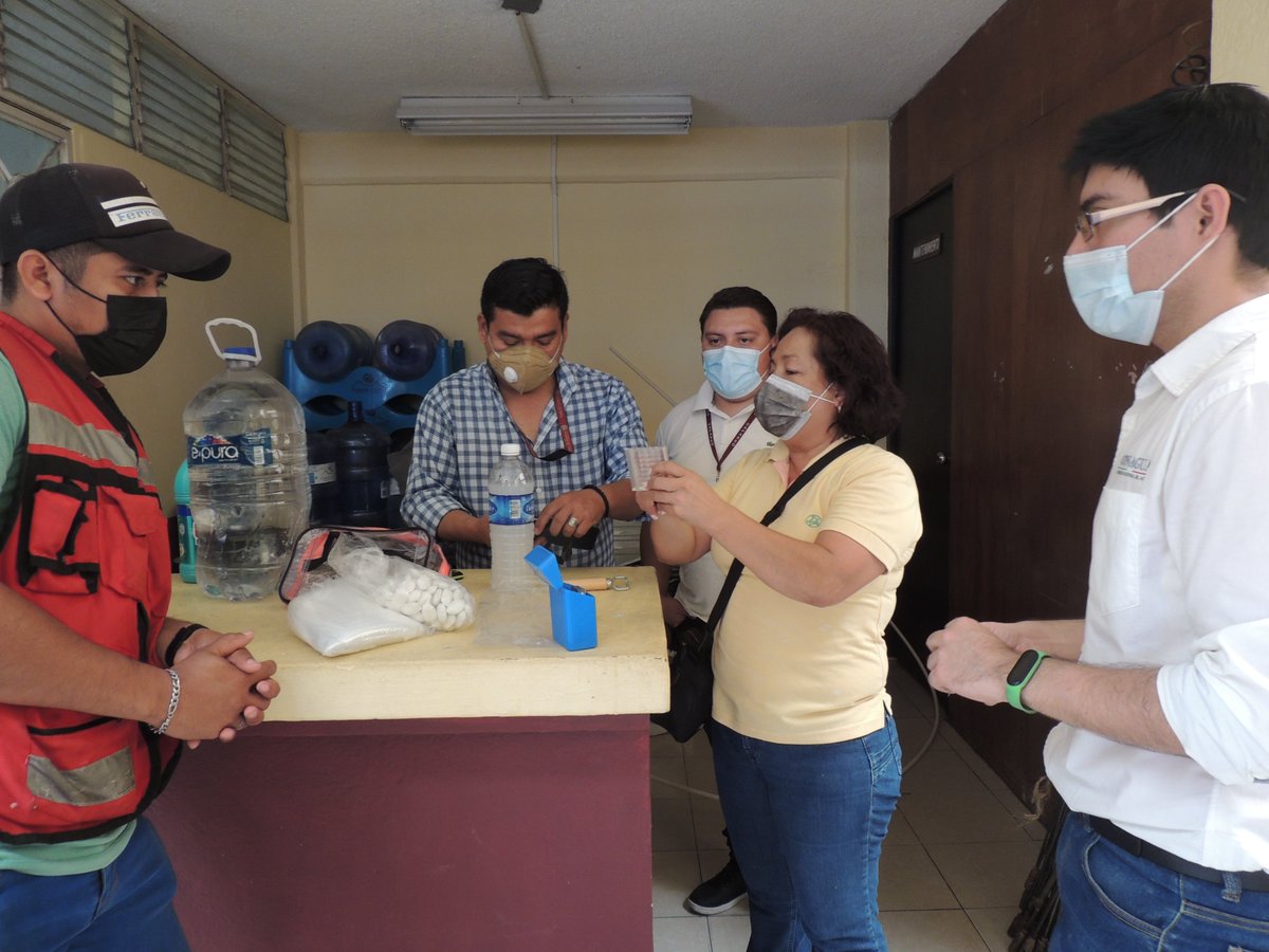 Capaseg_CS's tweet photo. La #CAPASEG participa de forma activa en la Semana Nacional de Protección contra Riesgos Sanitarios a través del Programa Agua Limpia dando capacitación para la correcta Cloración del Sistema de Agua en #Mochitlan, #Petaquillas y #Acapulco https://t.co/69dZ7asLG5