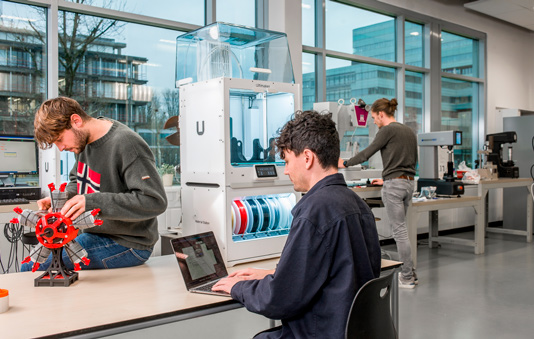 Comment utiliser l'impression 3D à l'université pour créer les métiers de demain ? 💼

Véritable outil pédagogique, en apprenant à utiliser l'impression 3D, les étudiants se préparent aux futurs défis technologiques. 🦾

Retrouvez le livre blanc ici ➡️ bit.ly/3770tgz