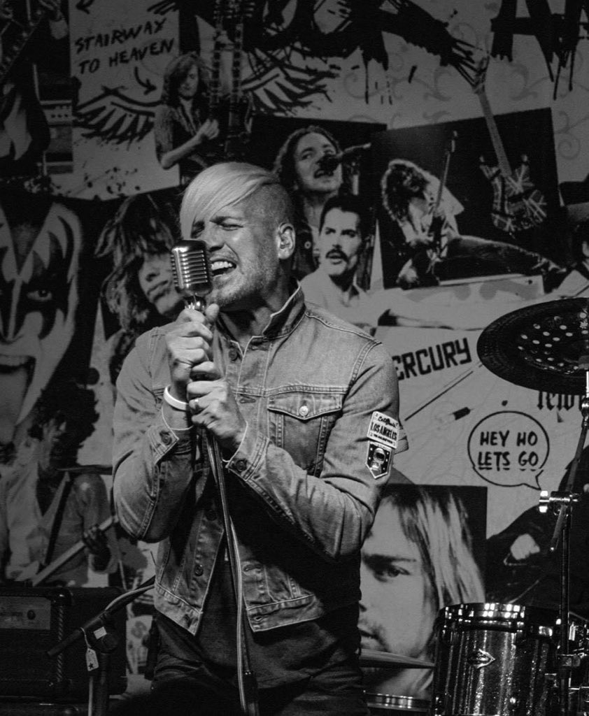 HECTORGERONIMO's tweet photo. Hoy es el #55day el día de este mic icónico de @shuremx ! Uno de los mejores aliados para los directos con elegancia, calidad y sonido.
#shure
Foto en La Para, Baja California, MX.
-#elpibevolador https://t.co/OnG4DMjDh1